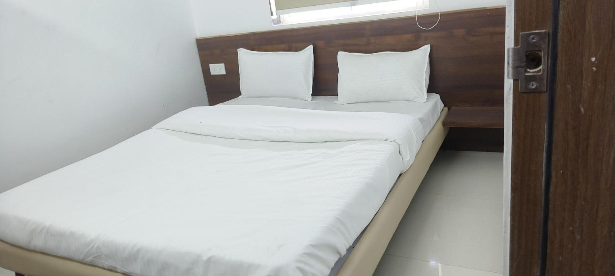 Hotel Royal Night Daman Ngoại thất bức ảnh