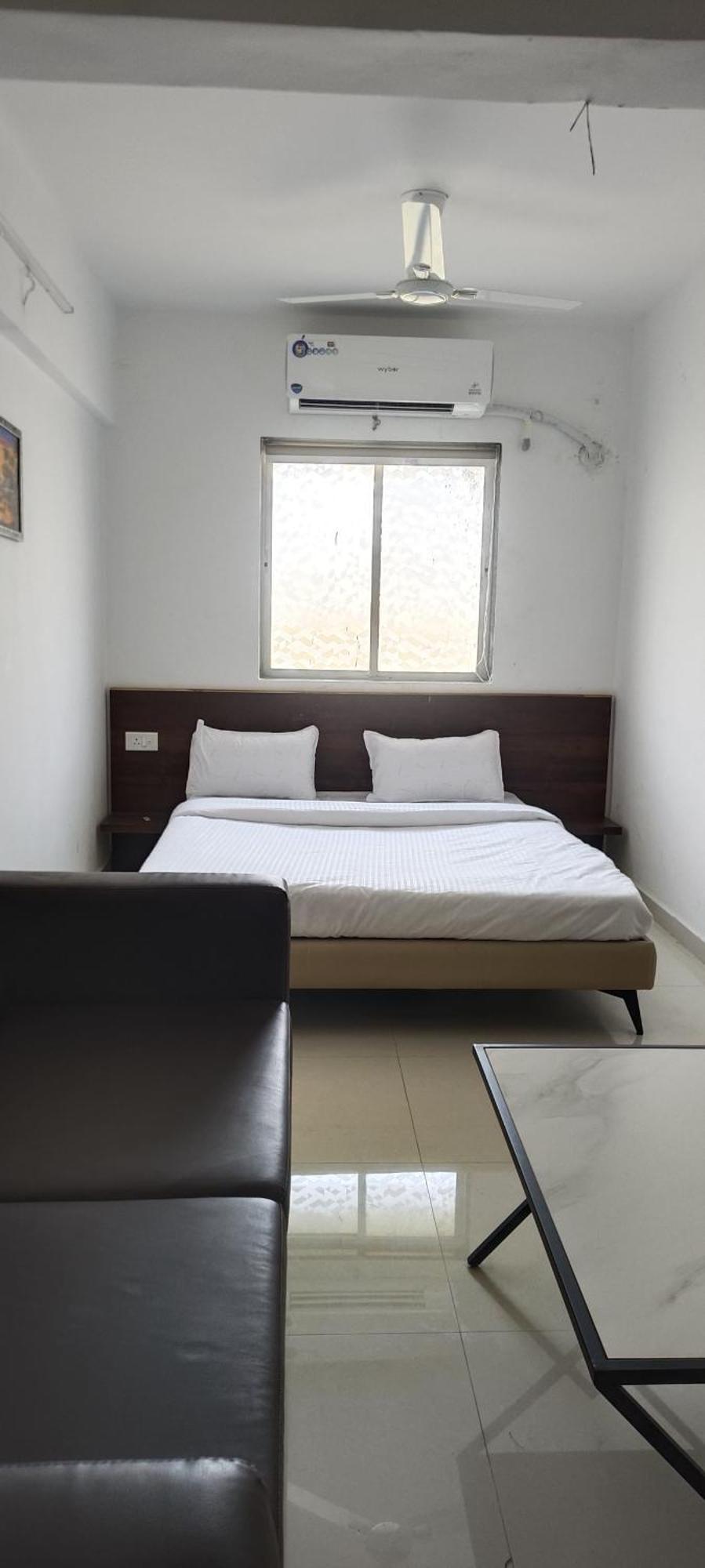 Hotel Royal Night Daman Ngoại thất bức ảnh