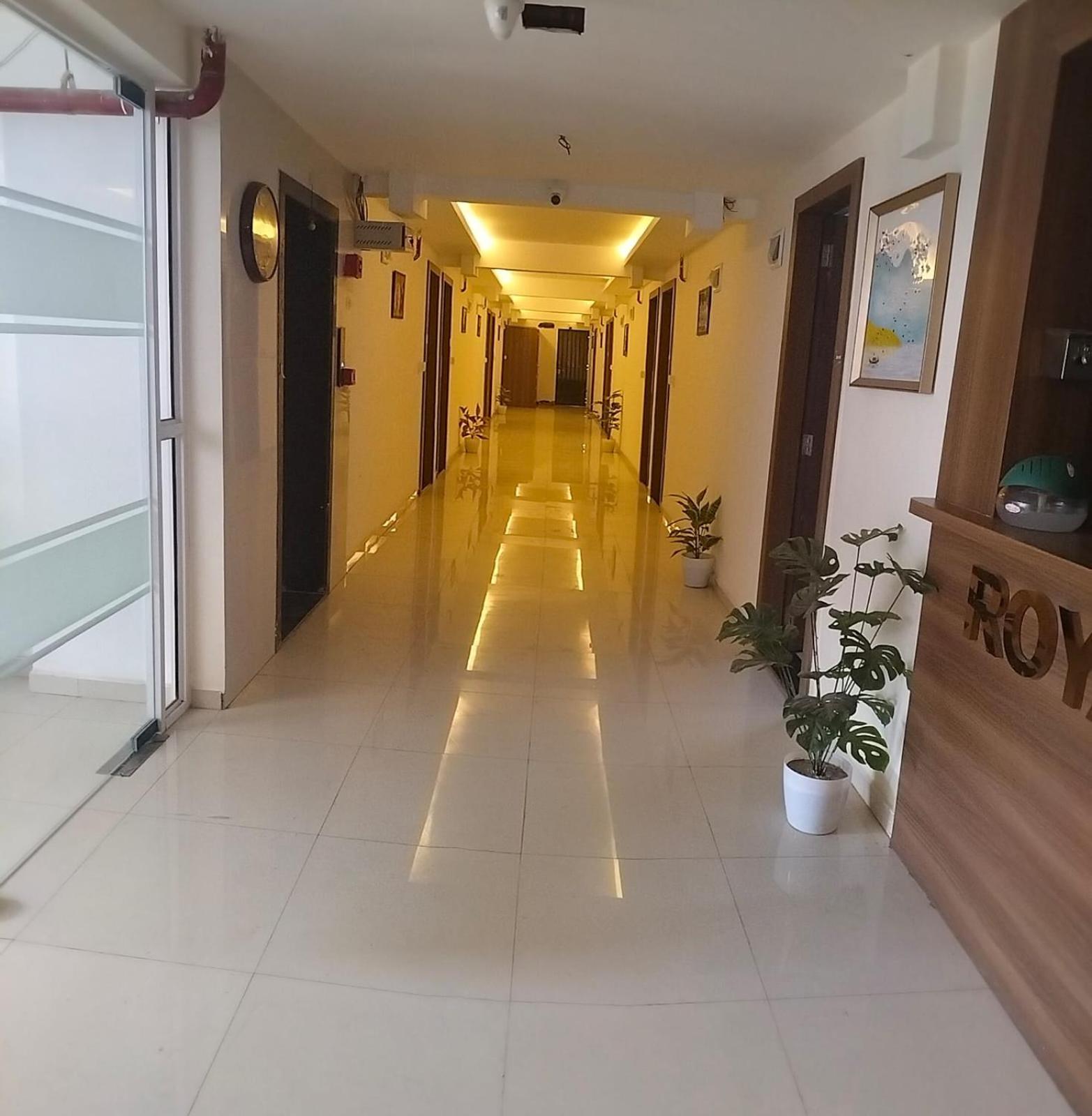 Hotel Royal Night Daman Ngoại thất bức ảnh